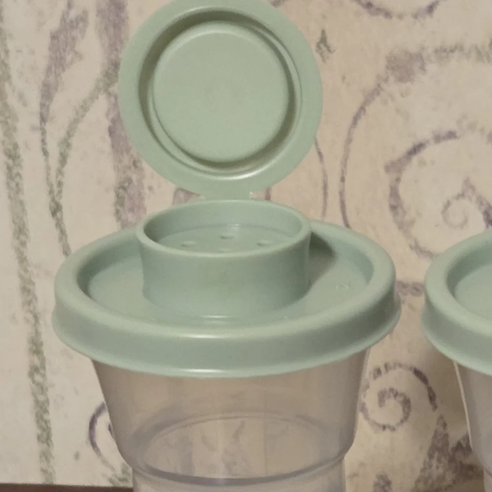 TUPPERWARE LG SALT & PEPPER SHAKERS NWT